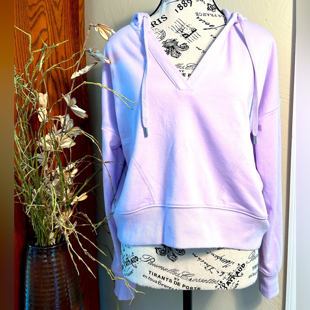 NWT🌷Calia Lilac V-neck Sweater